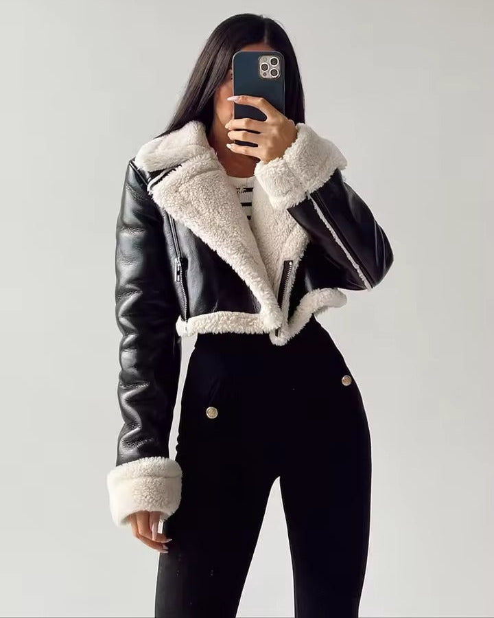 Jaqueta Iriah Luna – Forro Peluciado e Elegância Atemporal